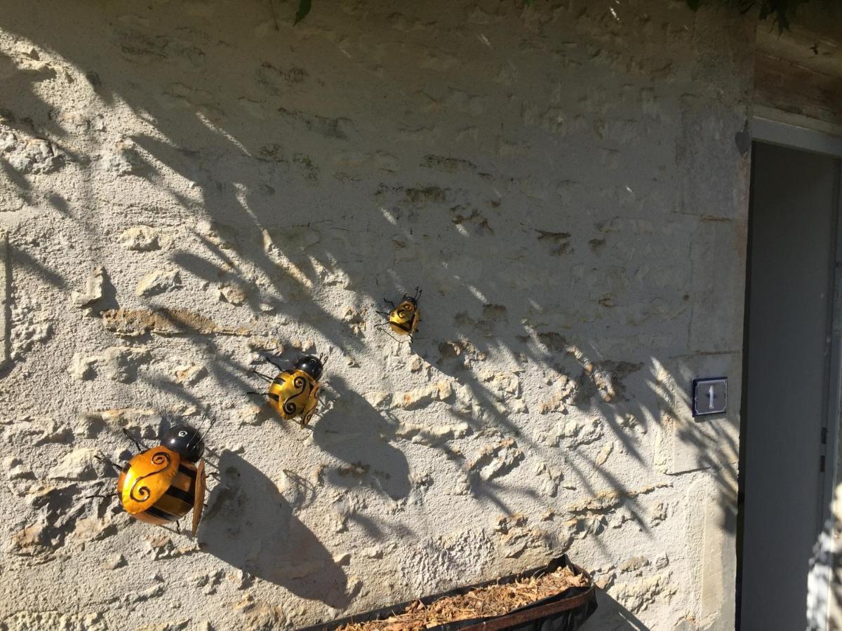 Le Gite Au Coin Des Abeilles La Caillère Eksteriør billede